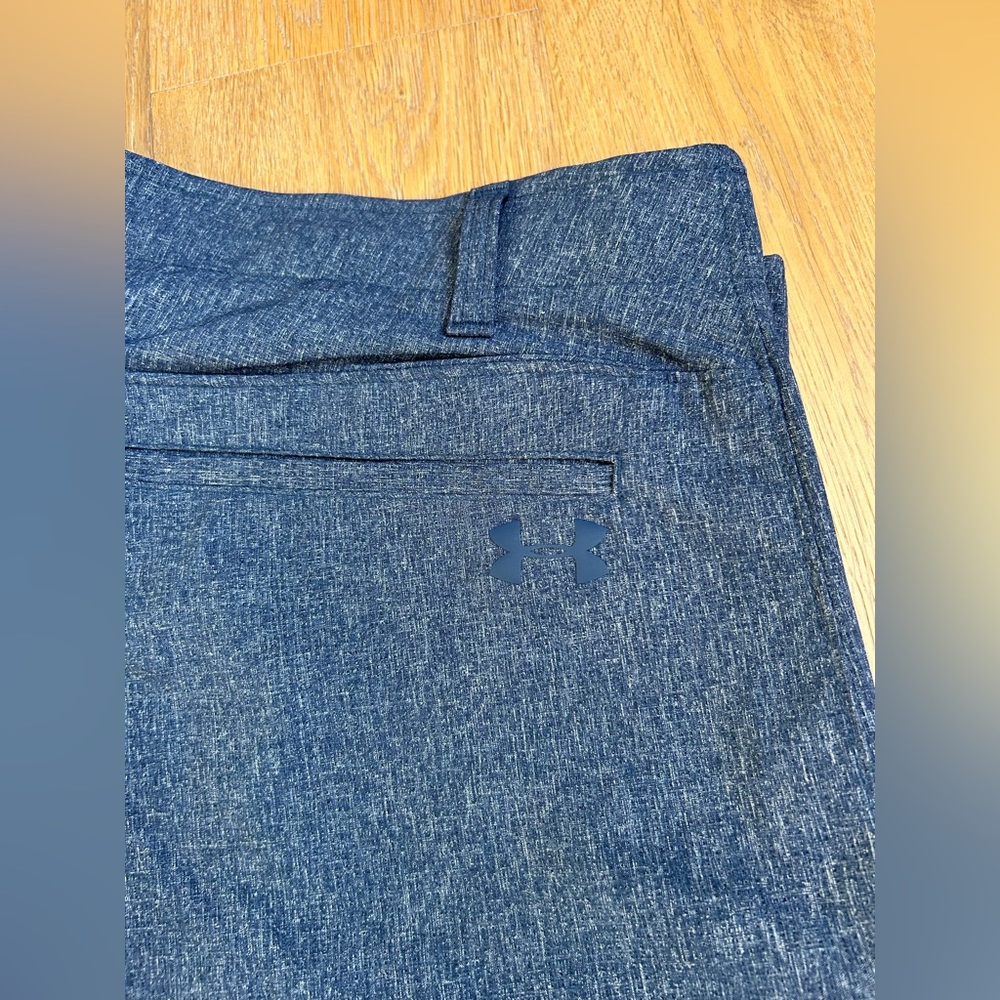 Under Armour golf shorts, perfect condition, vented material